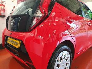 Toyota AYGO 1.0 VVT-i x-play Euro 6 5dr (Safety Sense)