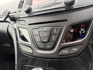 Vauxhall Insignia 2.0 CDTI Elite NAV Sports Tourer AUTO EURO 5 5dr