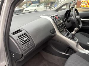 Toyota Auris 1.6 V-Matic TR EURO 5 5dr