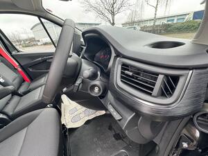 Renault Trafic RED edition