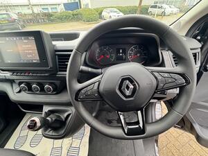 Renault Trafic RED edition