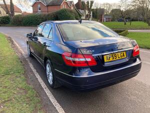 Mercedes-Benz E Class 2.1 E250 CDI BlueEfficiency Avantgarde EURO 5 4dr