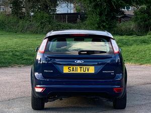 Ford Focus 1.6 Titanium 5dr
