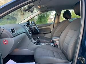 Ford Focus 1.6 Titanium 5dr