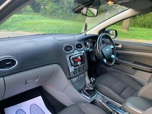 Ford Focus 1.6 Titanium 5dr