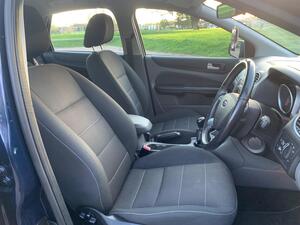 Ford Focus 1.6 Titanium 5dr