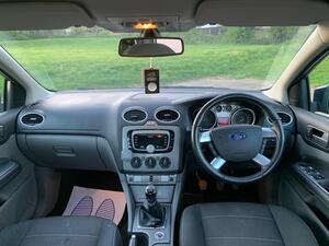 Ford Focus 1.6 Titanium 5dr