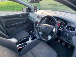 Ford Focus 1.6 Titanium 5dr