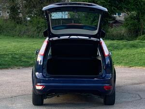 Ford Focus 1.6 Titanium 5dr