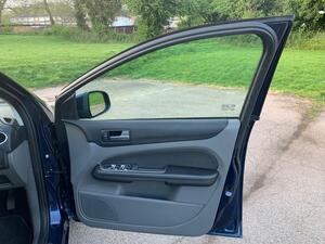 Ford Focus 1.6 Titanium 5dr
