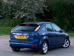 Ford Focus 1.6 Zetec 5dr