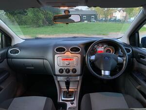 Ford Focus 1.6 Zetec 5dr