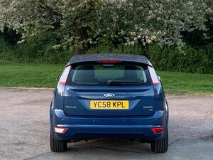 Ford Focus 1.6 Zetec 5dr