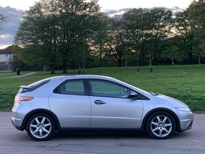 Honda Civic 1.8 i-VTEC ES 5dr