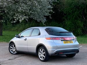 Honda Civic 1.8 i-VTEC ES 5dr