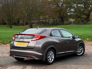 Honda Civic 1.8 i-VTEC ES EURO 5 (s/s) 5dr