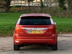 Ford Focus 1.6 Titanium 5dr