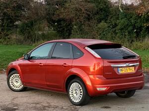 Ford Focus 1.6 Titanium 5dr