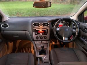 Ford Focus 1.6 Titanium 5dr