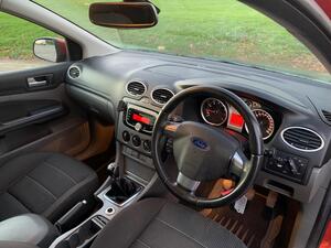 Ford Focus 1.6 Titanium 5dr