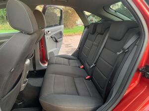 Ford Focus 1.6 Titanium 5dr