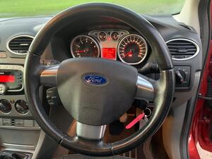Ford Focus 1.6 Titanium 5dr