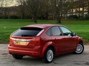 Ford Focus 1.6 Titanium 5dr