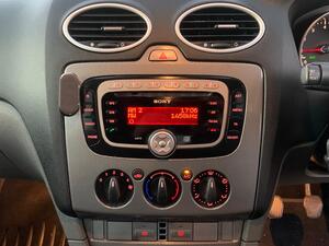 Ford Focus 1.6 Titanium 5dr