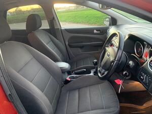 Ford Focus 1.6 Titanium 5dr