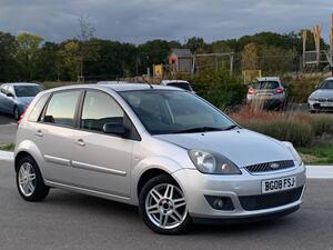 Ford Fiesta 1.6 GHIA 5dr