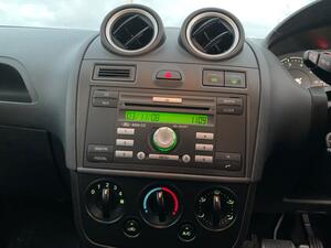 Ford Fiesta 1.6 GHIA 5dr