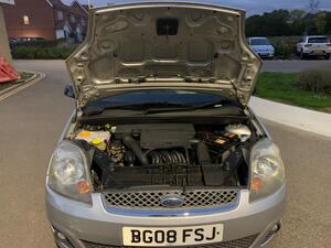 Ford Fiesta 1.6 GHIA 5dr
