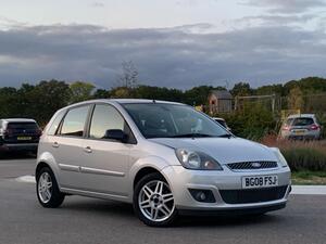 Ford Fiesta 1.6 GHIA 5dr