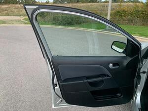 Ford Fiesta 1.6 GHIA 5dr