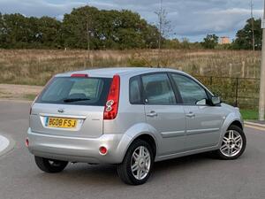 Ford Fiesta 1.6 GHIA 5dr
