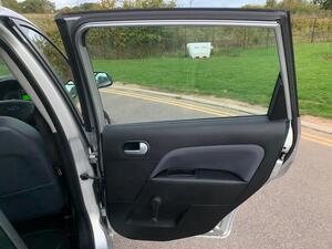 Ford Fiesta 1.6 GHIA 5dr