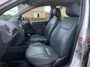 Ford Fiesta 1.6 GHIA 5dr