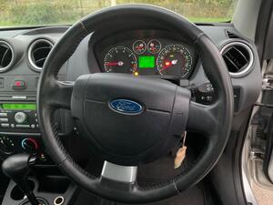 Ford Fiesta 1.6 GHIA 5dr