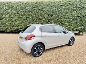 Peugeot 208 1.2 208 Allure Premium 5dr