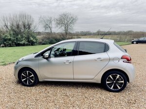 Peugeot 208 1.2 208 Allure Premium 5dr