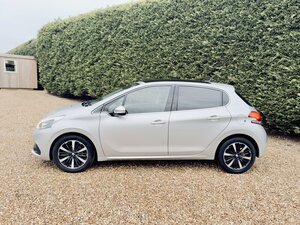 Peugeot 208 1.2 208 Allure Premium 5dr