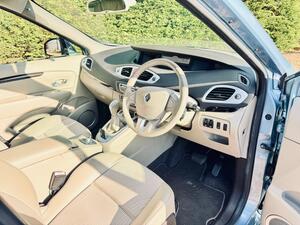 Renault Scenic 2.0 VVT Privilege TomTom CVT EURO 5 5dr