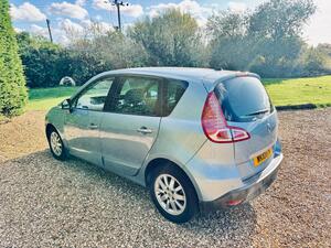 Renault Scenic 2.0 VVT Privilege TomTom CVT EURO 5 5dr