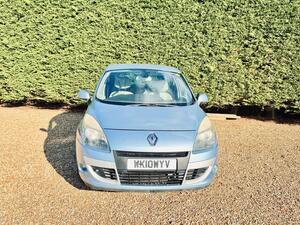 Renault Scenic 2.0 VVT Privilege TomTom CVT EURO 5 5dr