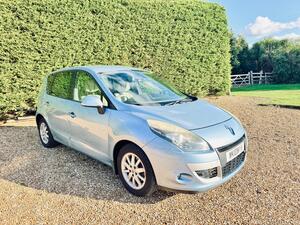 Renault Scenic 2.0 VVT Privilege TomTom CVT EURO 5 5dr