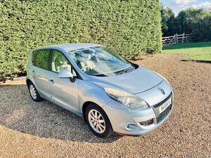 Renault Scenic 2.0 VVT Privilege TomTom CVT EURO 5 5dr