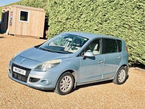 Renault Scenic 2.0 VVT Privilege TomTom CVT EURO 5 5dr