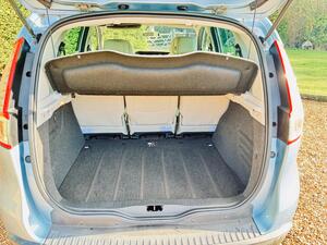 Renault Scenic 2.0 VVT Privilege TomTom CVT EURO 5 5dr