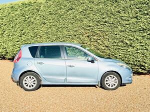 Renault Scenic 2.0 VVT Privilege TomTom CVT EURO 5 5dr