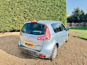 Renault Scenic 2.0 VVT Privilege TomTom CVT EURO 5 5dr